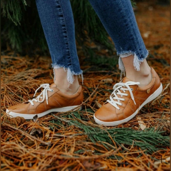 Josef Seibel Low Top Caramel-Coloured Leather Sneakers Size 37EUC - Picture 1 of 9